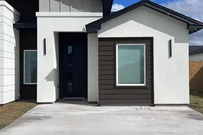 Image de Beautiful 3-bedroom house within minutes of SpaceX!