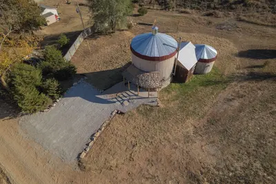 Image de Cozy cabin in charming Pineville with hot tub, 180\" movie screen, WiFi, Ac
