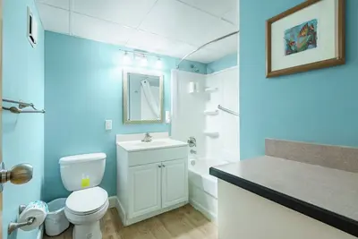 Image de Spacious One Bedroom Condo