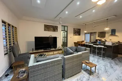 Image de 3 Bed Villa-Private Garden-OffStreetParking-AirCon