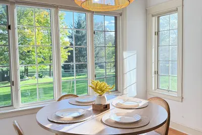 Cozy Ithaca Retreat - Fenced Yard - 7 min drive to Cornell - Ev Charger