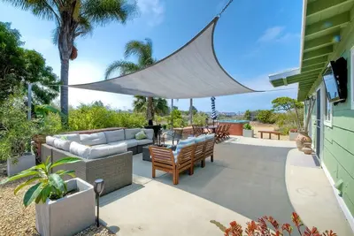 Image de Enjoyable house with Ocean views and open space views in Oceanside.