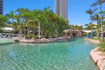 Image de Beachside Oasis: Spacious 4-Bed Apartment with Pools and 100m from the Beach!
