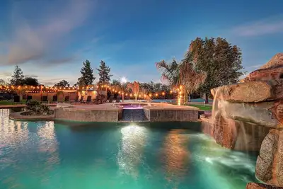 Image de Scottsdalestays 12br-8ba Multimillion Estate-Sleeps 38-500k Pool w\/Grotto-Spa.