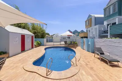 Image de 2-Bed Coastal Haven: River Views, Swimming Pool