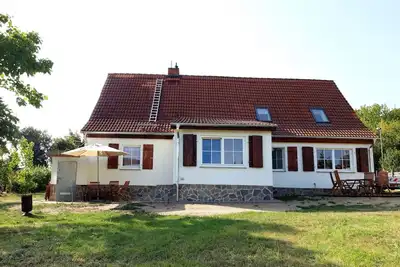 Image de Appartement 'Haus Am See - Zur Roten Tür' avec vue sur le lac, terrasse privée et Wi-Fi
