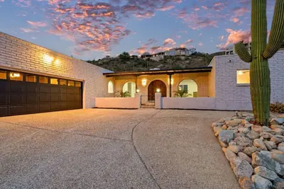 Image de Family Friendly| Modern| Foothills| Pool |Sleeps12