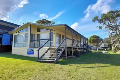 Image de Classic south coast beach house with beach, forest and a lake on the doorstep