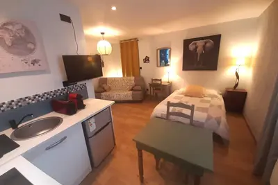 Image de Confortable studio à deux pas du golf et au coeur de Villedieu sur indre.