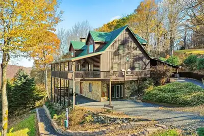 Image de Pinnacle Tree-Open for Bookings! Sleeps 10, Views, Game Room