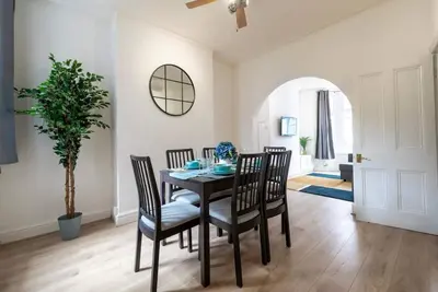 Image de Luxury 4-bedroom house with WiFi in lively Liverpool