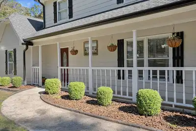 Image de Spacious 4-bedroom house in charming Fayetteville with WiFi, Ac