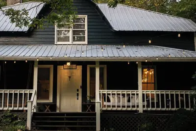Image de Historic cabin on 14 acres in the mountains of western Nc, Wi-Fi & W-D