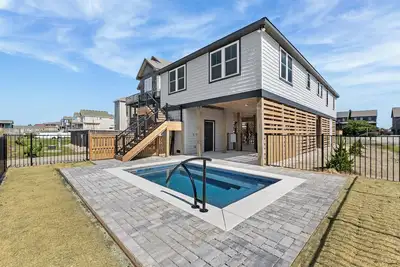 Image de Salt Box: Semi-Oceanfront | Private Pool