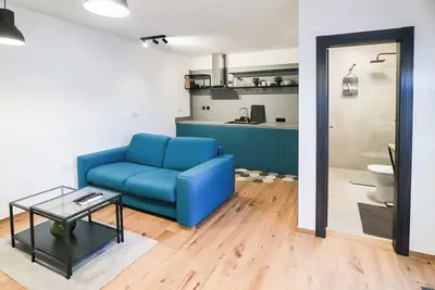 Charming 1-bedroom apartment with WiFi, Ac in excellent Osijek
