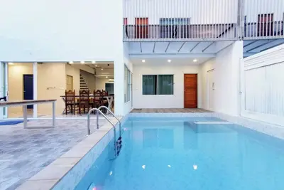 Image de The villa seamlessly blends modern design, refined aesthetics and serene comfort