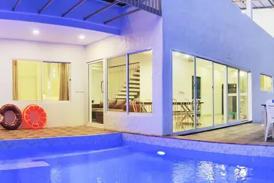 Image de The villa seamlessly blends modern design, refined aesthetics and serene comfort