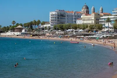 Image de Appartement Entier pour Famille 2 adultes 2 enfants 4 min de la plage climatisé