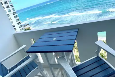 Image de Beachfront Oceanview 1-bedroom condo with balcony, parking, wifi, Ac