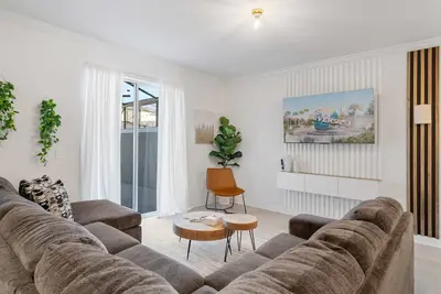 Modern 4 Bed Home, Themed Rooms, Prime Location