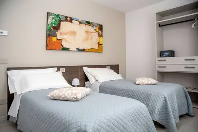 Camelot Apartment Red6