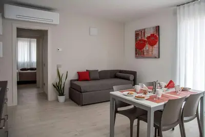 Camelot Apartment Red4