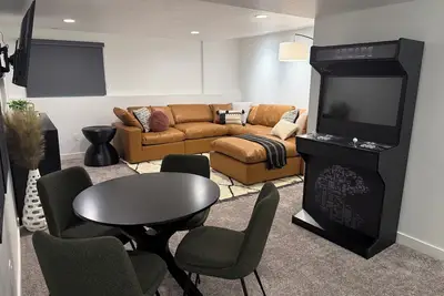 Image de 4 Bed Ski Home w/ Hot Tub & Arcade!