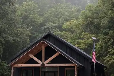 Image de Cozy 2-Br cabin with bonus loft bedroom by the Wine Trail in the Shawnee Forest!
