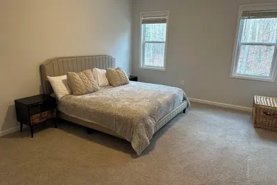 Image de Lovely 4-bedroom home on a hill in Wake-Forest, With WiFi & air conditioning.