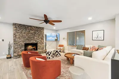 Rustic Lux I Uptown Phx I 4 Br by Biltmore