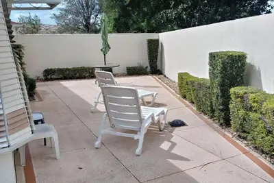 Image de Two Bedroom 2 Bathroom court yard villa North of County Rd 466
