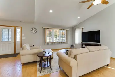Image de Detroit Lakes Home: Walk to Marina!