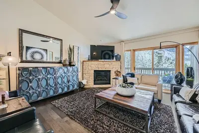 Image de Modern Townhome in Vail, Walk to Lionshead or steps to free bus