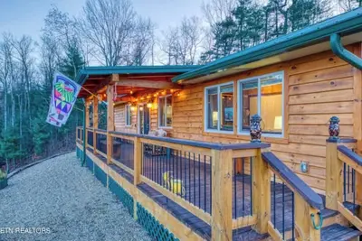 Image de Bear's Den: 65 Acres of Seclusion, Nature, Beauty + Entertainment, Restaurants