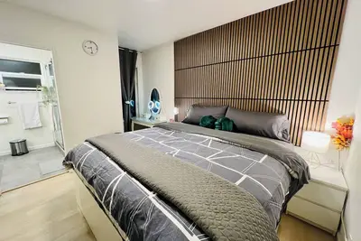 Image de Brand-new deluxe guesthouse with king bed in Mpk, 1mi to Meta, 3mi to Stanford