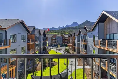 Image de 2 Bed/2 Bath Sparrowhawk-Top Floor/South Facing