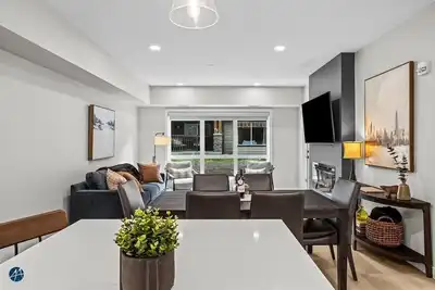 Image de 2 Bed/2 Bath Sparrowhawk-1st Floor/East Facing