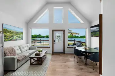 Image de Charming 2-bedroom+loft cabin with WiFi, Ac in lovely Point, Tx