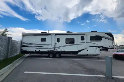 Image de Spacious Rv for Short\/Long Term Rent