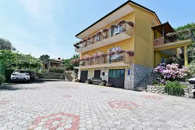 Image de Scenic Retreat Rooms and Family Apartments - One Bedroom Apartment with Terrace