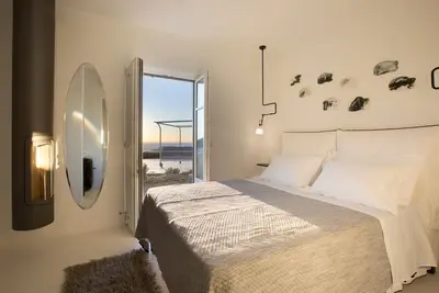 Image de Superb Santorini Suite | The Velvet Suite | 2 Bedrooms | Outdoor Shaded Living Area with Wonderful Caldera View | Outdoor Heated Pool | Private Backyard with Daybeds | Messaria