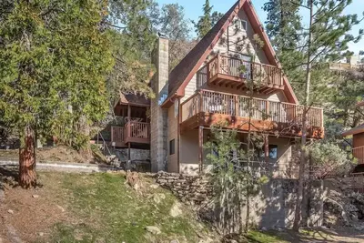 Image de 4-Story Lake View Cabin with Boat Slip & Private Marina with Launch Ramp