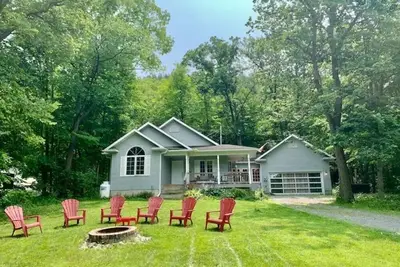 Image de Forest Guest Suite Near Picton Centre (Pet-Friendly &Hot Tub &Park Pass)\n