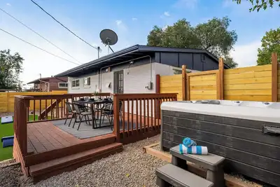 Mini Golf • Fire Pit • Hot Tub, Game House for 14