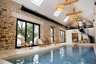 Image de Studio Alezan 2 Pers avec terrasse \/\/\/piscine intérieure - spa -sauna. . .
