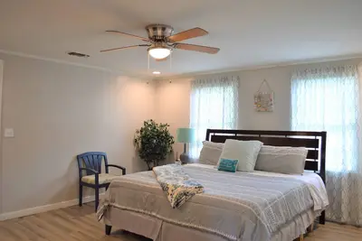 Image de The Gold House: Luxury Home Near Midtown, Usm, Zoo