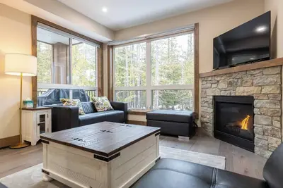 Image de Beautiful Newly Built 4 Bedroom Town Home