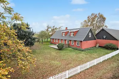 Belle maison de 5 chambres à Aakirkeby