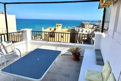 Image de Encanto histórico con terraza y vistas al mar