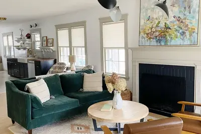 Image de Updated 2br, Near City Center & Attractions. Entire Home - Full Kitchen